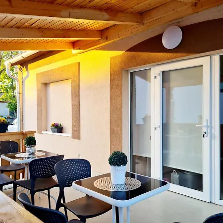 Hocza House