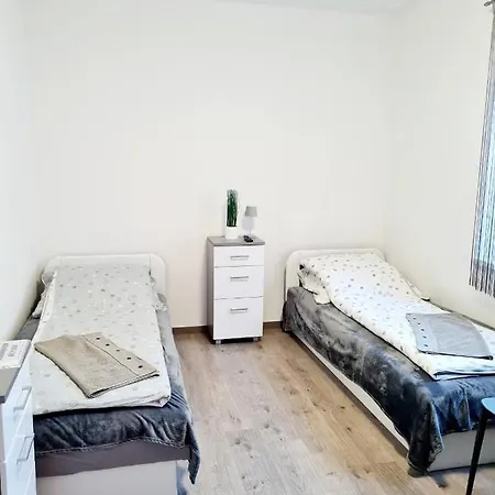Hocza House 招待所 *