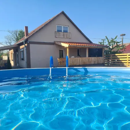 Pensión Hócza House