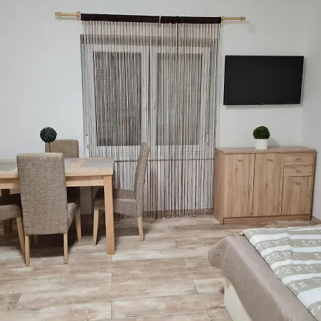 Hocza House