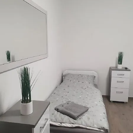 Hocza House 招待所 *